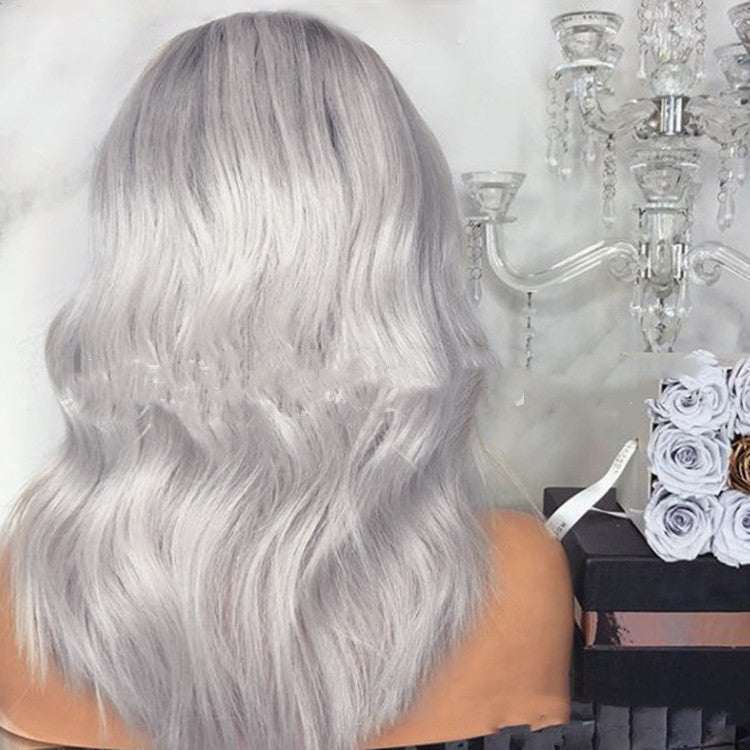 European And American long curly wig in silver-gray synthetic hair, with soft waves and a center parting