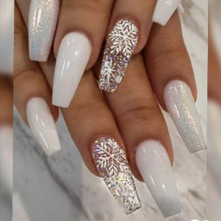 Ice Glitter Short Ballet artificial nails in glossy white, with glitter, snowflake patterns and rhinestone accents
